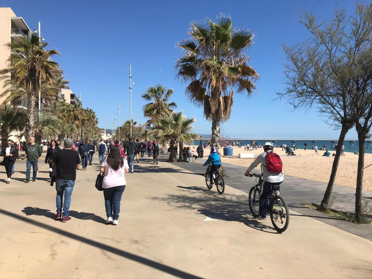 Hospedaje Dado De Baja Badalona Eksteriør bilde
