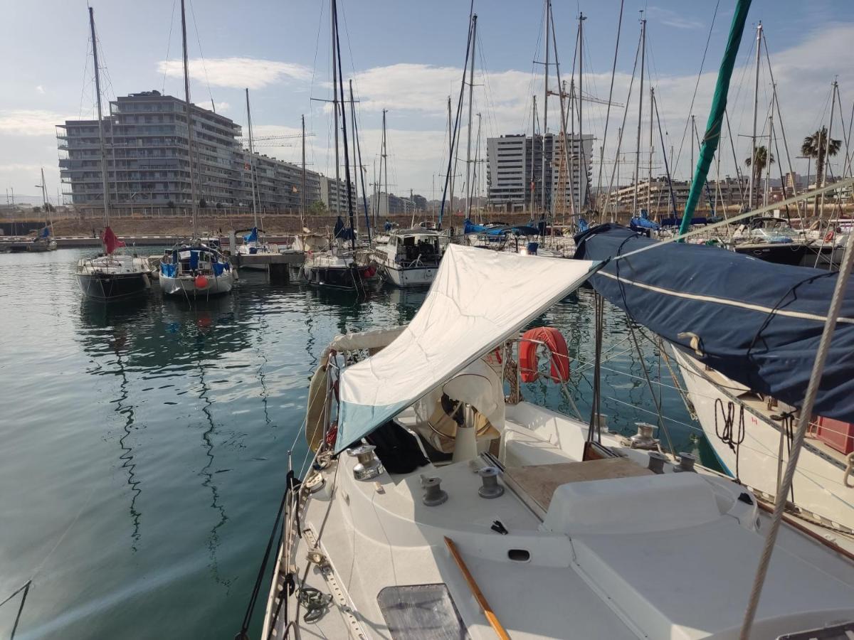 Hospedaje Dado De Baja Badalona Eksteriør bilde